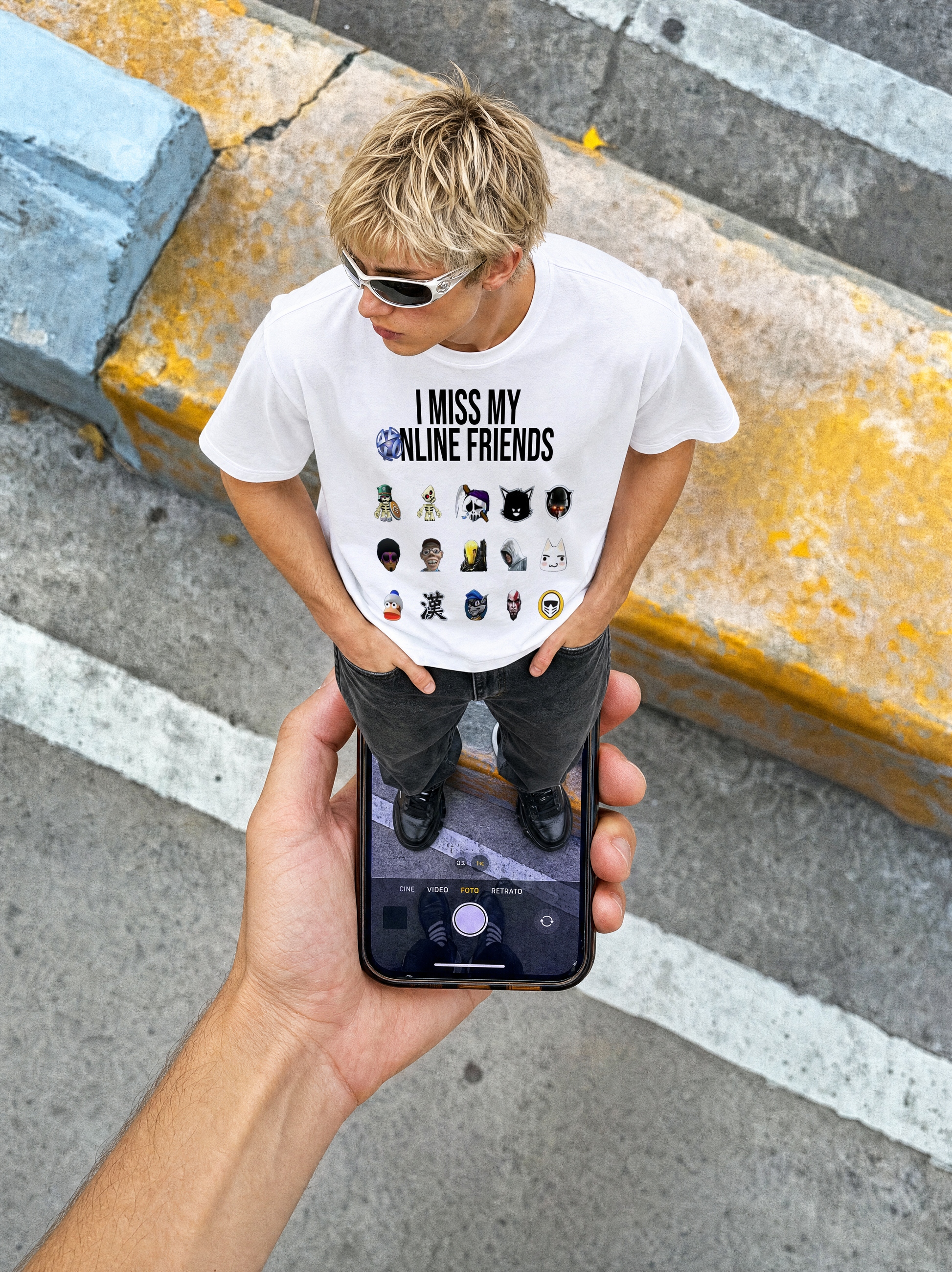 PSN FRIENDS T-SHIRT (blanc) porté
